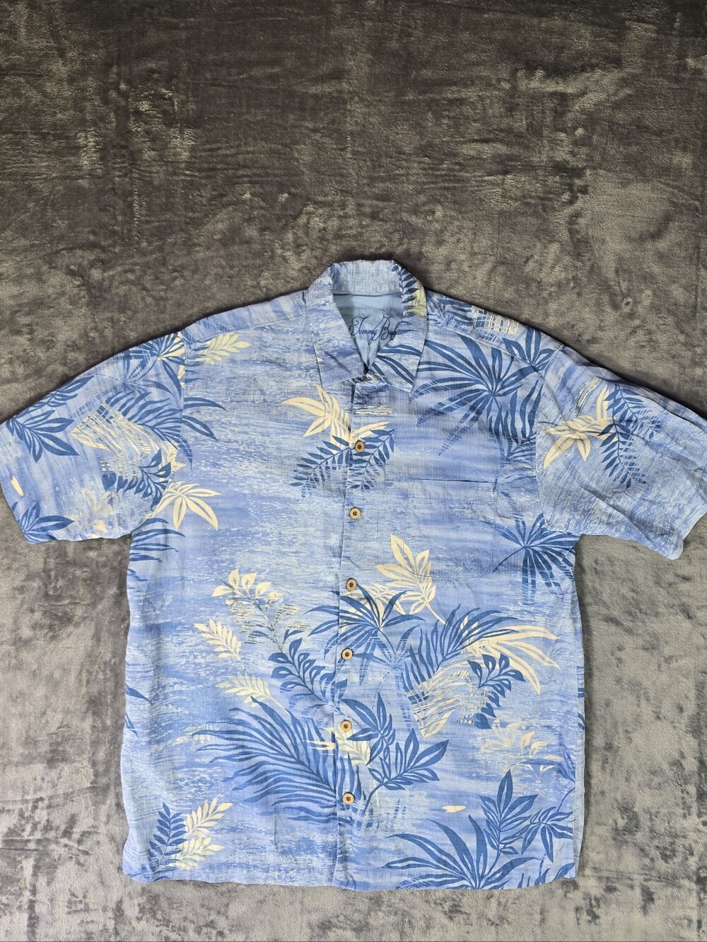 Tommy Bahama 100% Silk Button Up Shirt Size XL Blue Hawaiian Folage Frond